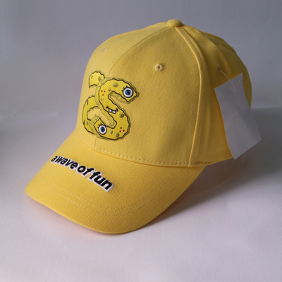 レモン色の3D刺繍/アップリケの野球帽の漫画のスポーツは男女兼用帽子をおおいます